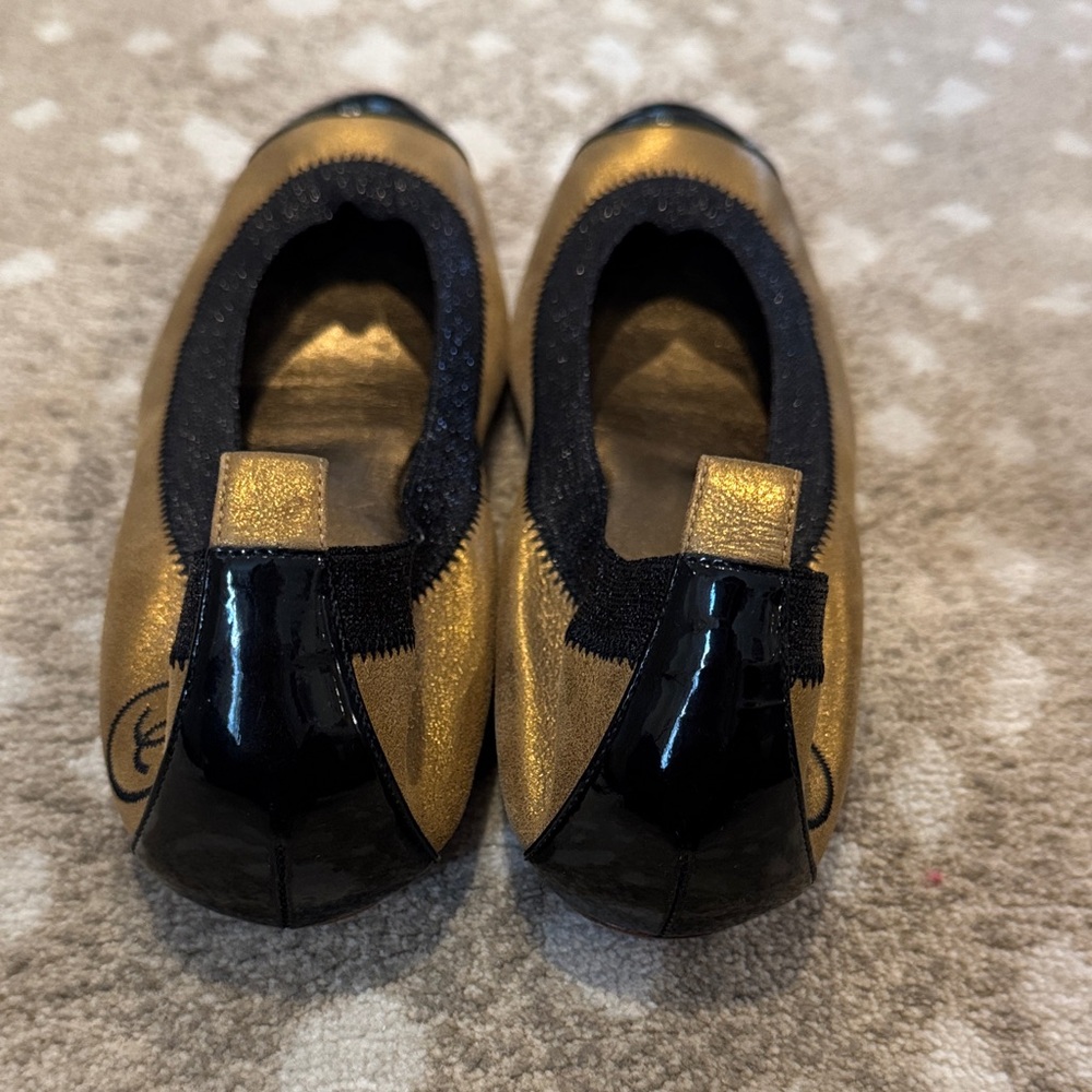 CHANEL Women's Gold and Black Flats - Picture 3 of 6
